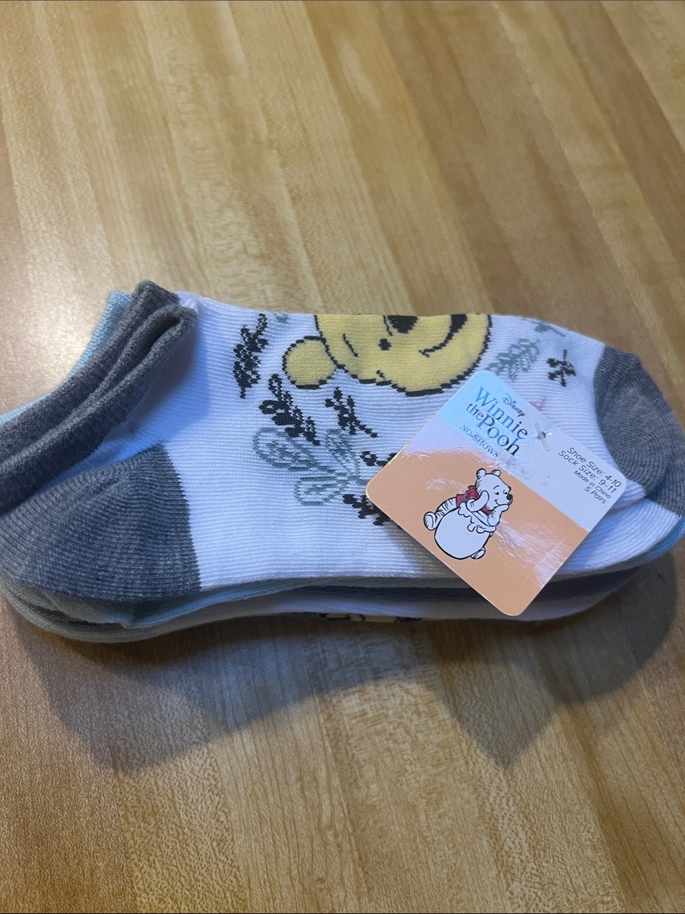 #3253**Winnie the Pooh Gray & White No-Show Socks for Men
